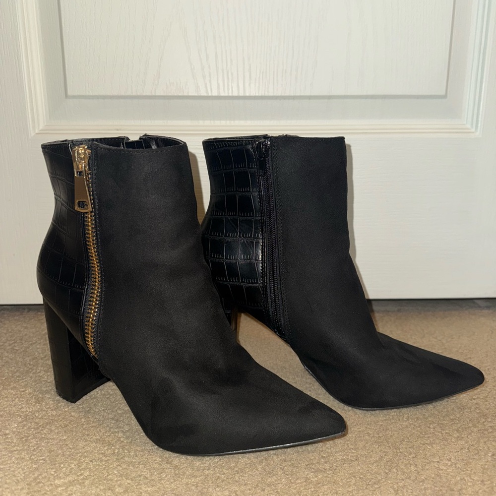 Bamboo bellflower 55 Black Pointed Toe Boots w/ gold Side Zip & faux leather